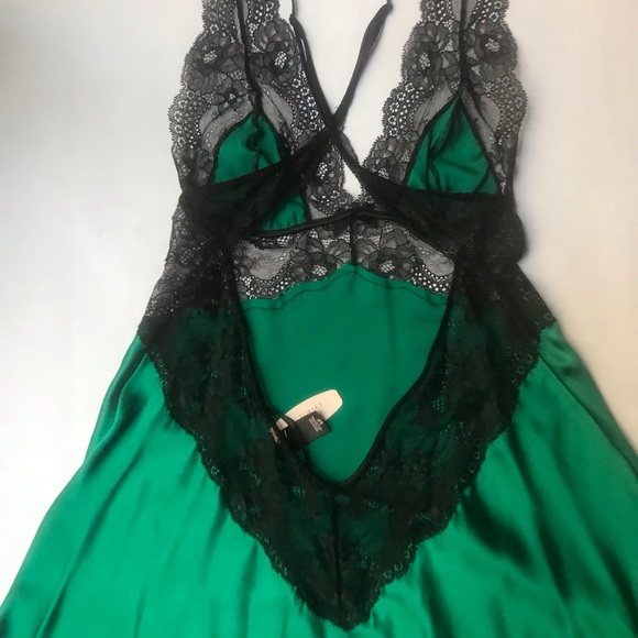 Victorias Secret Holiday Emerald Green Silk Robe and Satin & Lace Slip - S - NWT - Picture 6 of 12